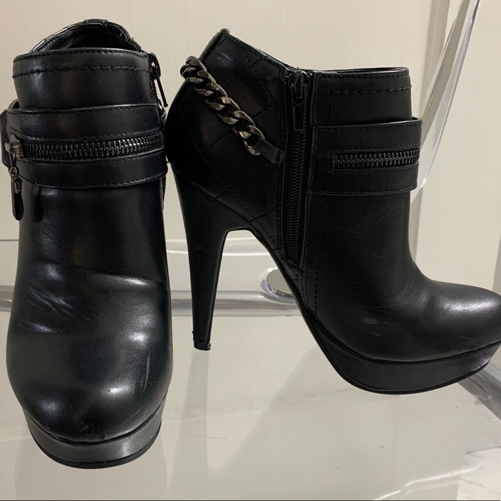 Heel boats
